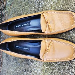 Jennifer Moore womens tan loafer sz. 8.5